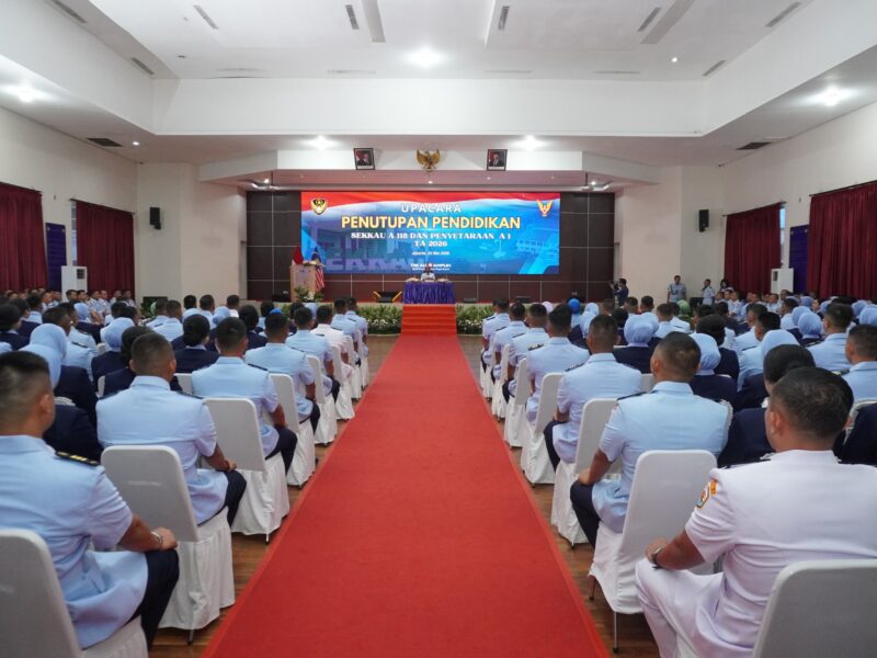 Dankodiklatau Tutup Pendidikan Sekkau A-118, Kapten Pnb Apriyanto Ismail Raih Predikat Siswa Terbaik
