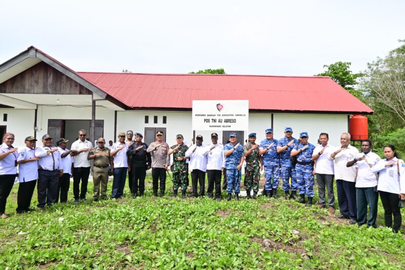 Pangkodau III Resmikan Pos TNI AU Abreso di Manokwari Selatan