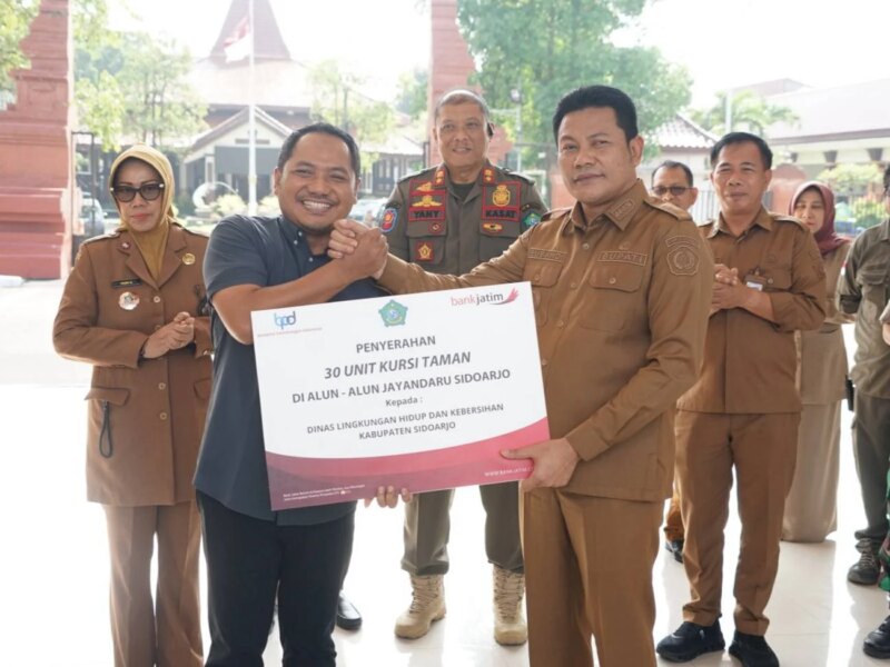 Bupati Subandi Apresiasi CSR Bank Jatim untuk Percantik Alun-Alun Sidoarjo – Detiktoday.com