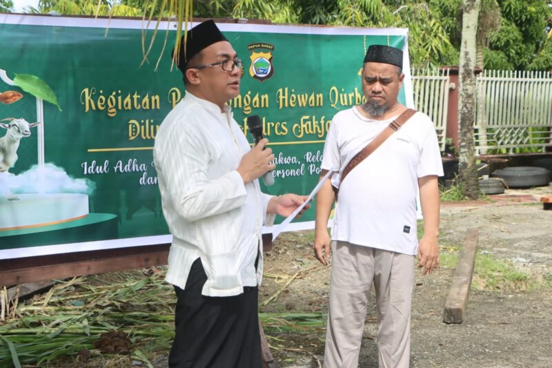 Polres Fakfak Salurkan 12 Hewan Kurban, Wujud Kepedulian dan Pengabdian Kepada Masyarakat – Detiktoday.com