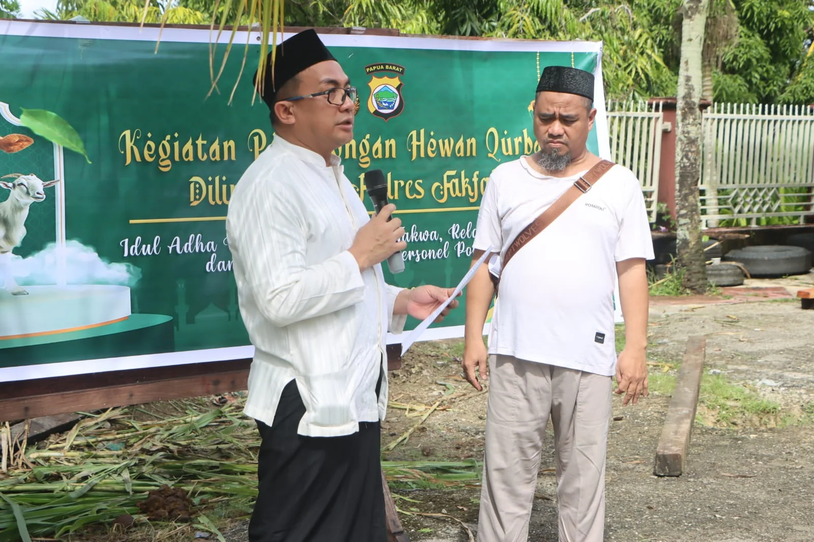 Polres Fakfak Salurkan 12 Hewan Kurban, Wujud Kepedulian dan Pengabdian Kepada Masyarakat – Detiktoday.com