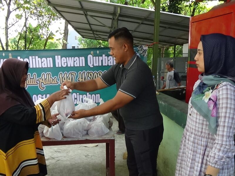 Kodim 0614 Kota Cirebon Sembelih Hewan Kurban, Dandim Ajak Perkuat Kebersamaan