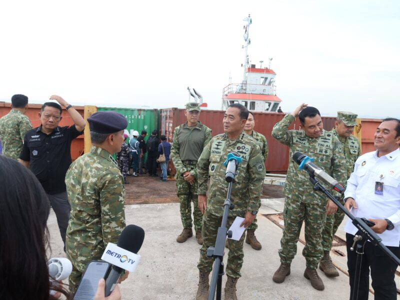 Kasum TNI Tinjau Kapal Penyelundup LTJ dan Radioaktif Ilegal di Batam
