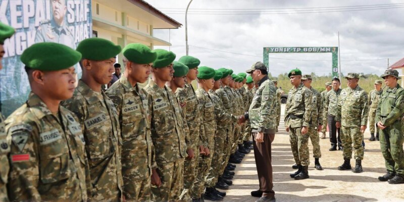 Danrem 182/JO Dampingi Menhan Tinjau Batalyon Infanteri Teritorial Pembangunan 808/Mbahammatta  – Detiktoday.com