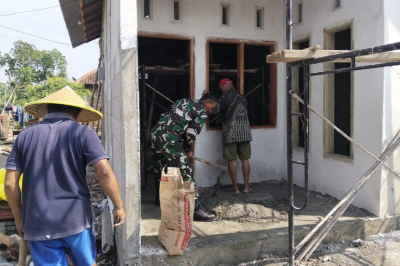 Kepedulian TNI untuk Rakyat, Babinsa Tamanan Bantu Wujudkan Rumah Layak Huni