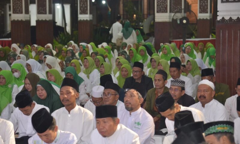 Ribuan Jamaah Padati Pendopo Delta Wibawa, Bupati Subandi Mohon Doa Ulama dan Umara untuk Sidoarjo – Detiktoday.com