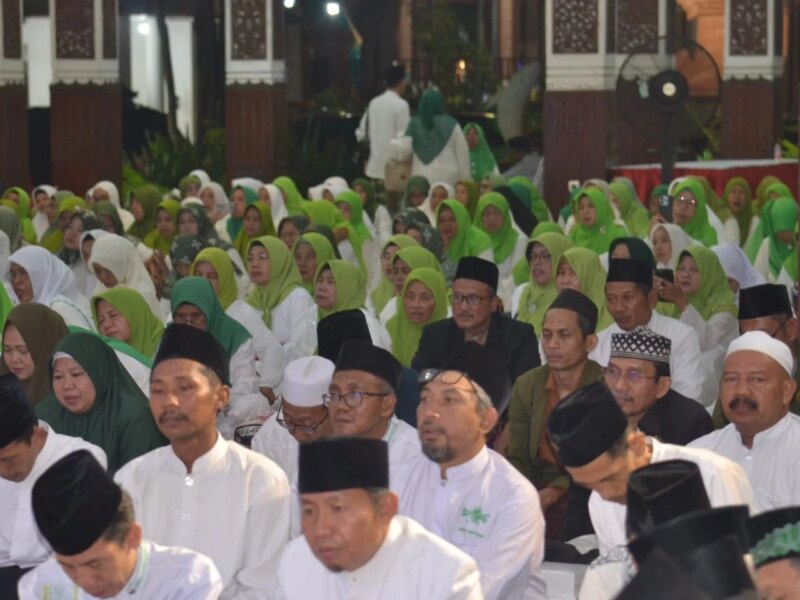 Ribuan Jamaah Padati Pendopo Delta Wibawa, Bupati Subandi Mohon Doa Ulama dan Umara untuk Sidoarjo – Detiktoday.com