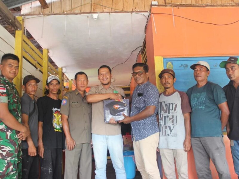 Kodim 1206 Putussibau Resmikan Kampung Merah Putih di Hilir Kantor, Linmas Dapat Seragam Baru – Detiktoday.com