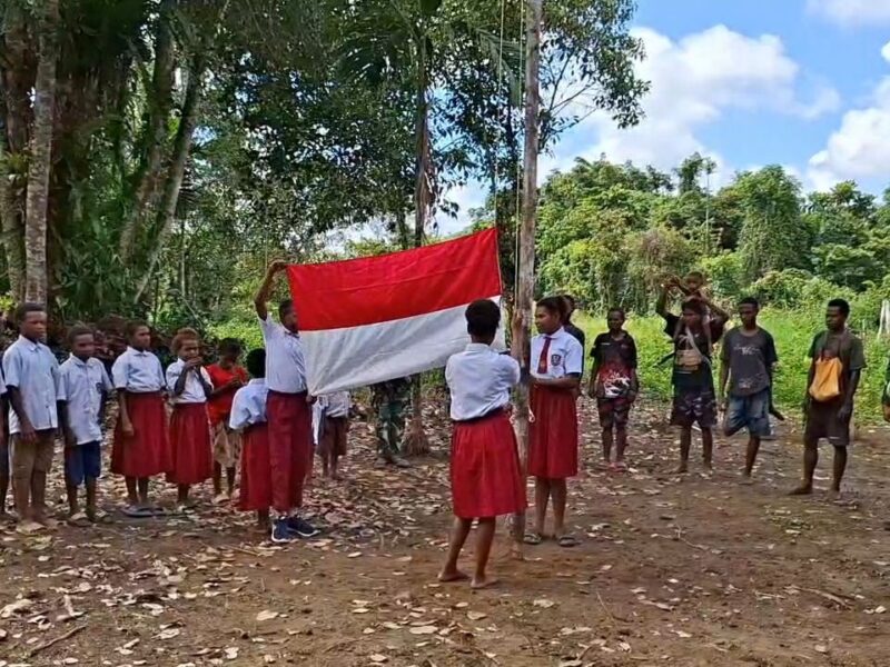 TNI Tanamkan Wawasan Kebangsaan Melalui Program Papua Pintar