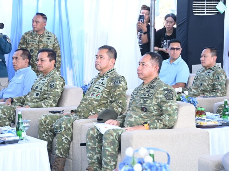 Panglima TNI Bersama Menteri Pertanian Melaksanakan Panen Raya Kedelai Ketahanan Pangan TNI AL di Nganjuk