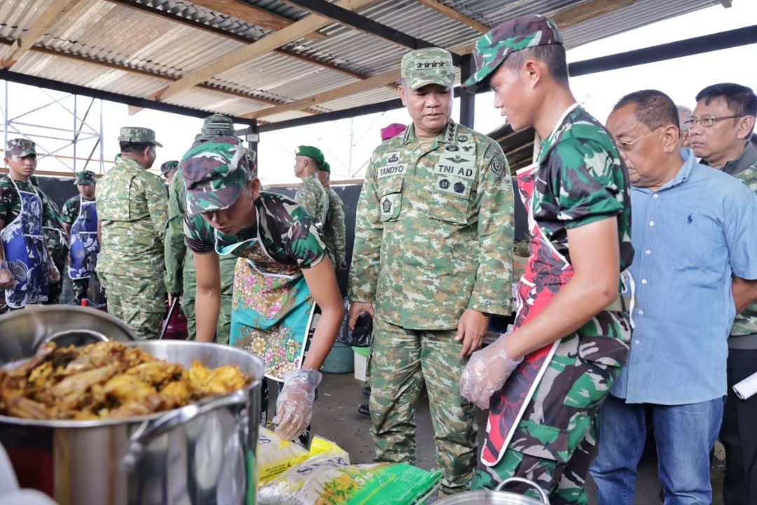 Wapang TNI Dampingi Menhan RI Tinjau Yonif TP 808/Mbaham Matta di Papua Barat