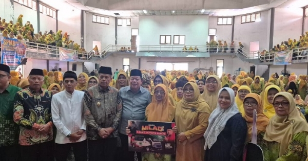 Alex Indra Lukman Hadiahkan Mobil Hiace Kepada PWA Sumbar di Milad ke-109 Aisyiyah