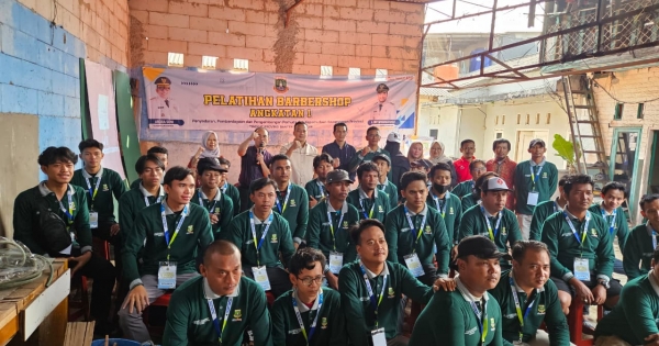 Berdayakan Pemuda, Yeremia Mendrofa Dorong Pelatihan Barbershop Jadi Solusi Ekonomi Banten