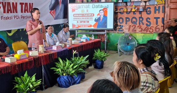 Sofyan Tan Bedah Empat Pilar di Hadapan Ratusan Orang Tua Siswa