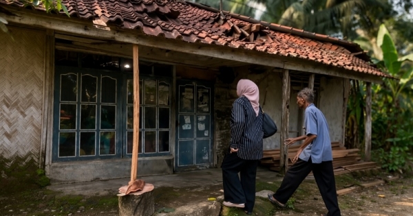 Ida Nurlaela Serahkan Bantuan Renovasi Rumah ke Keluarga Almarhum Saiman di Kab. Pangandaran