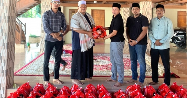 Jelang Idul Adha, Jamaluddin Idham Salurkan Bantuan Sembako ke Pesantren di Nagan Raya