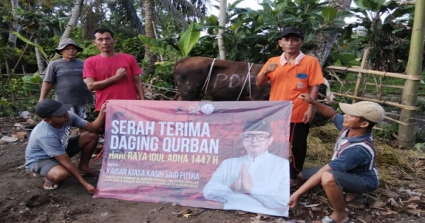 Kaisar Kiasa Kasih Said Putra Salurkan 45 Ekor Sapi Kurban di Cilacap dan Banyumas