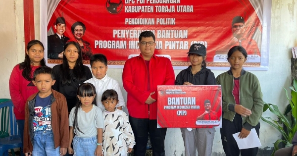 PDI Perjuangan Toraja Utara Serahkan Bantuan Program Indonesia Pintar Kepada 87 Siswa Penerima