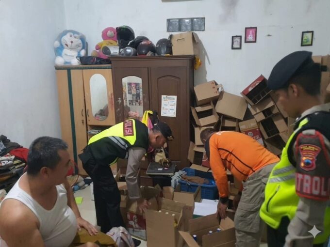 Polisi Sita Ratusan Botol Miras dan Mesin Pres dalam Operasi di Demak