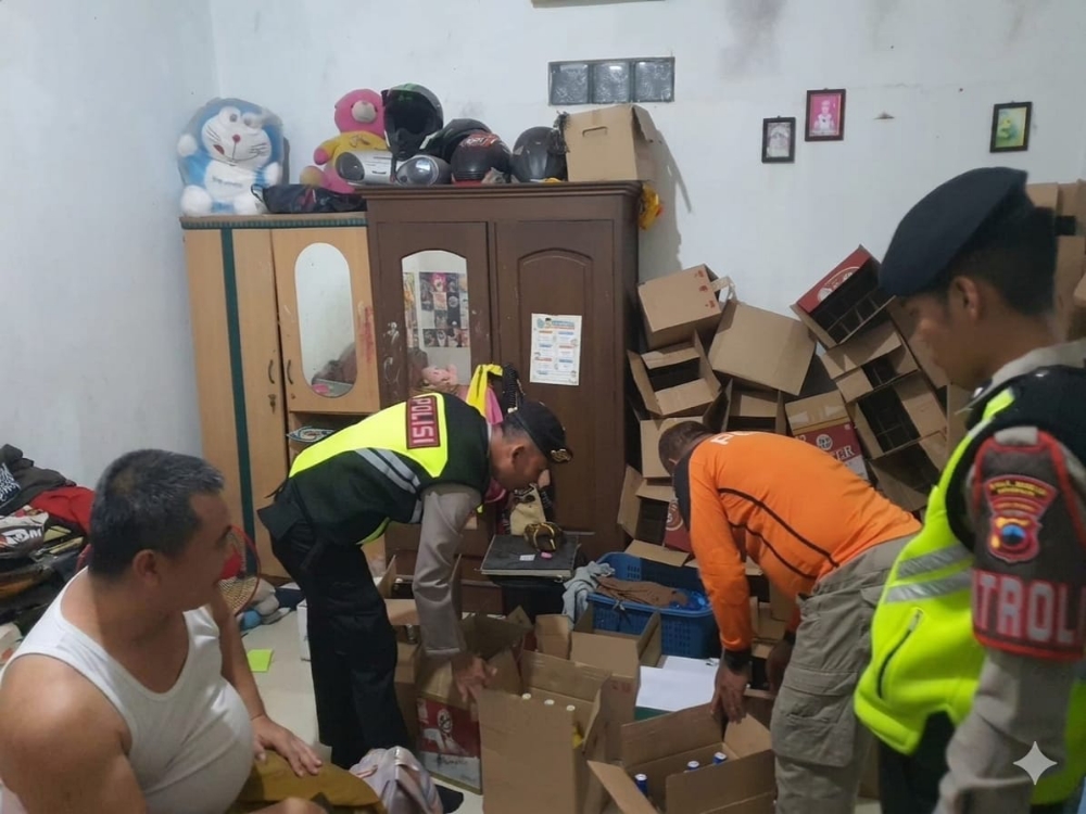 Polisi Sita Ratusan Botol Miras dan Mesin Pres dalam Operasi di Demak