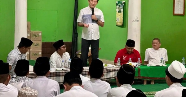 Rudianto Tjen Tekankan Kerja Keras, Kejujuran, dan Kemauan Belajar Kepada Para Santri
