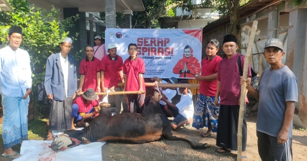 Semangat Berbagi Idul Adha, Ina Ammania Serahkan Sapi Qurban ke Masjid Al Falah