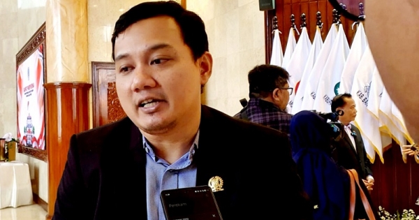 Jangan Hanya Pemda yang Ikat Pinggang
