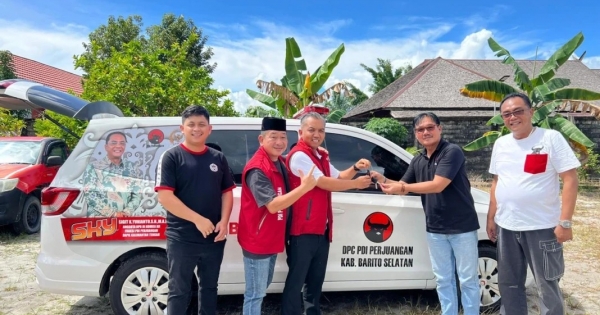 SKY Serahkan Bantuan Ambulans ke DPC PDI Perjuangan Barsel