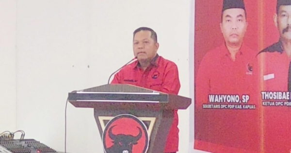 Yohanes Lantik Serentak 17 Pengurus Anak Cabang PDI Perjuangan se-Kabupaten Kapuas