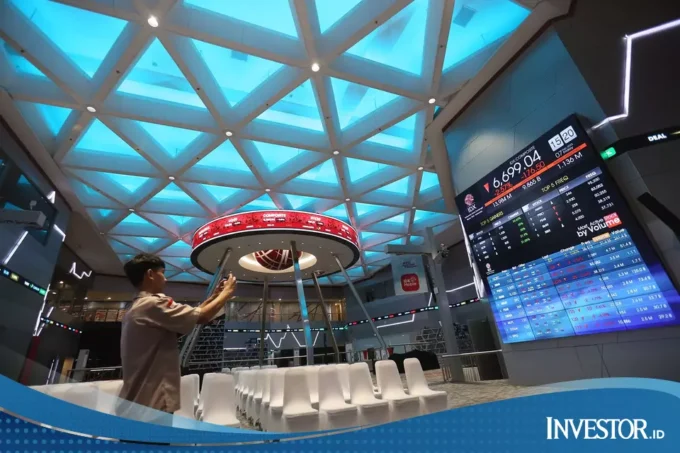 BERITA POPULER: BBCA Masuk List hingga Harga Emas Perhiasan Solid