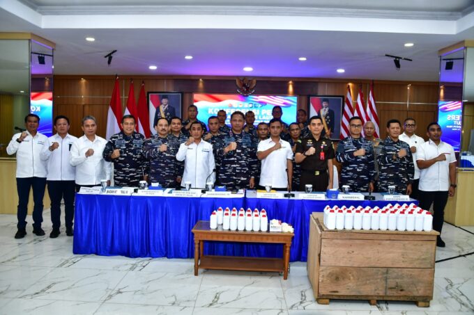 TNI AL BERHASIL GAGALKAN PENYELUNDUPAN RATUSAN KILOGRAM MERKURI ILEGAL DI TANJUNG PRIOK