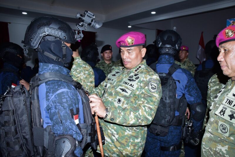 PANGKORMAR APRESIASI LULUSAN PENDIDIKAN PENANGGULANGAN TEROR ASPEK LAUT ANGKATAN XVIII TA 2025
