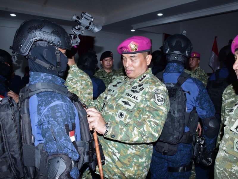 PANGKORMAR APRESIASI LULUSAN PENDIDIKAN PENANGGULANGAN TEROR ASPEK LAUT ANGKATAN XVIII TA 2025