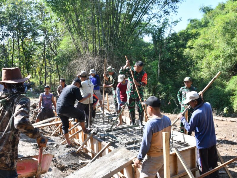 Senang Jembatan Garuda Datang, Warga Gotong-Royong Bekerja dan Sajikan Hidangan