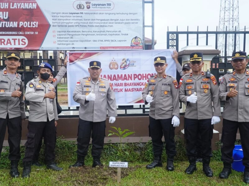 Peringati Bhayangkara ke-80, Kapolres Kapuas Hulu Pimpin 169 Personel Tanam Pohon – Detiktoday.com