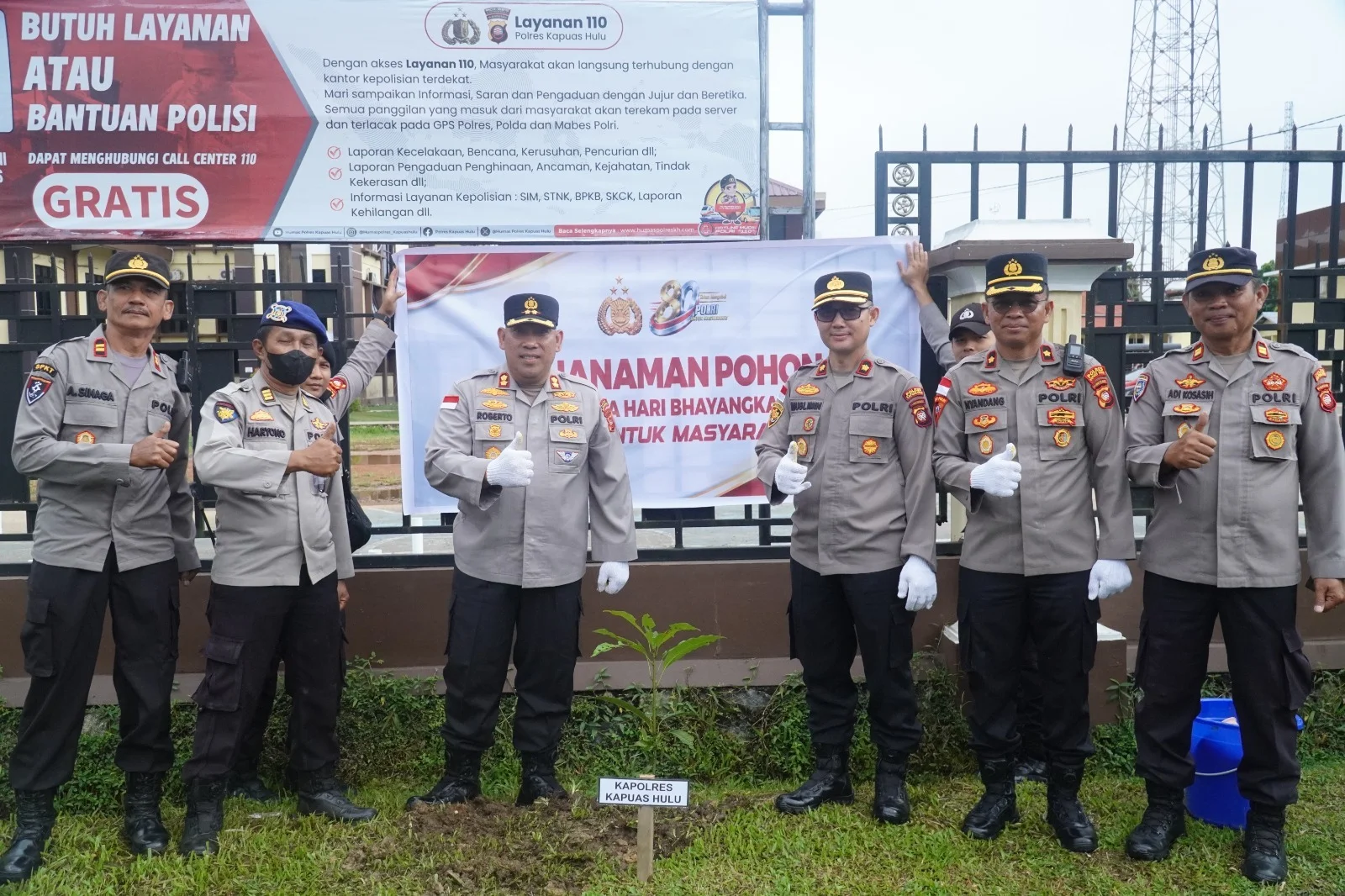 Peringati Bhayangkara ke-80, Kapolres Kapuas Hulu Pimpin 169 Personel Tanam Pohon – Detiktoday.com