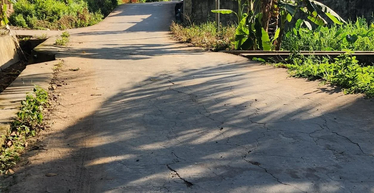 Fasilitas Umum Jadi Korban, Truk Bertonase Besar Pengangkut Tanah Liat Rusak Jalan di Talang Jambe Masyarakat Bersuara – Detiktoday.com