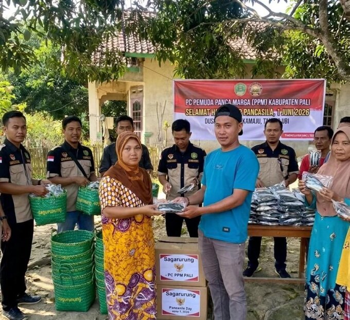 PPM PALI Tebar Semangat Pancasila Lewat Aksi Bagi Ikan Sagarurung ke Warga Dusun II Sukamaju – Detiktoday.com