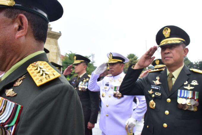DIPIMPIN MENHAN RI, PANGKORMAR HADIRI PEMAKAMAN MILITER JENDERAL TNI (PURN.) RYAMIZARD RYACUDU