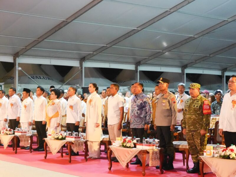 Kasdam IV/Diponegoro Hadiri Perayaan Waisak di Borobudur, TNI Hadir Menjaga Kedamaian
