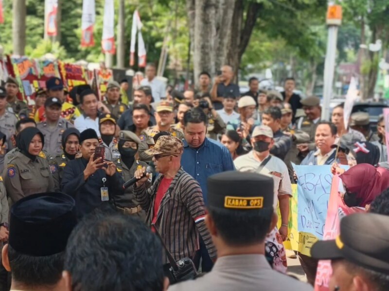 Aksi Zona Merah Warnai Paripurna HUT ke-80 Kota Jambi, Warga Tuntut Kepastian 5.506 Bidang Tanah Terblokir – Detiktoday.com