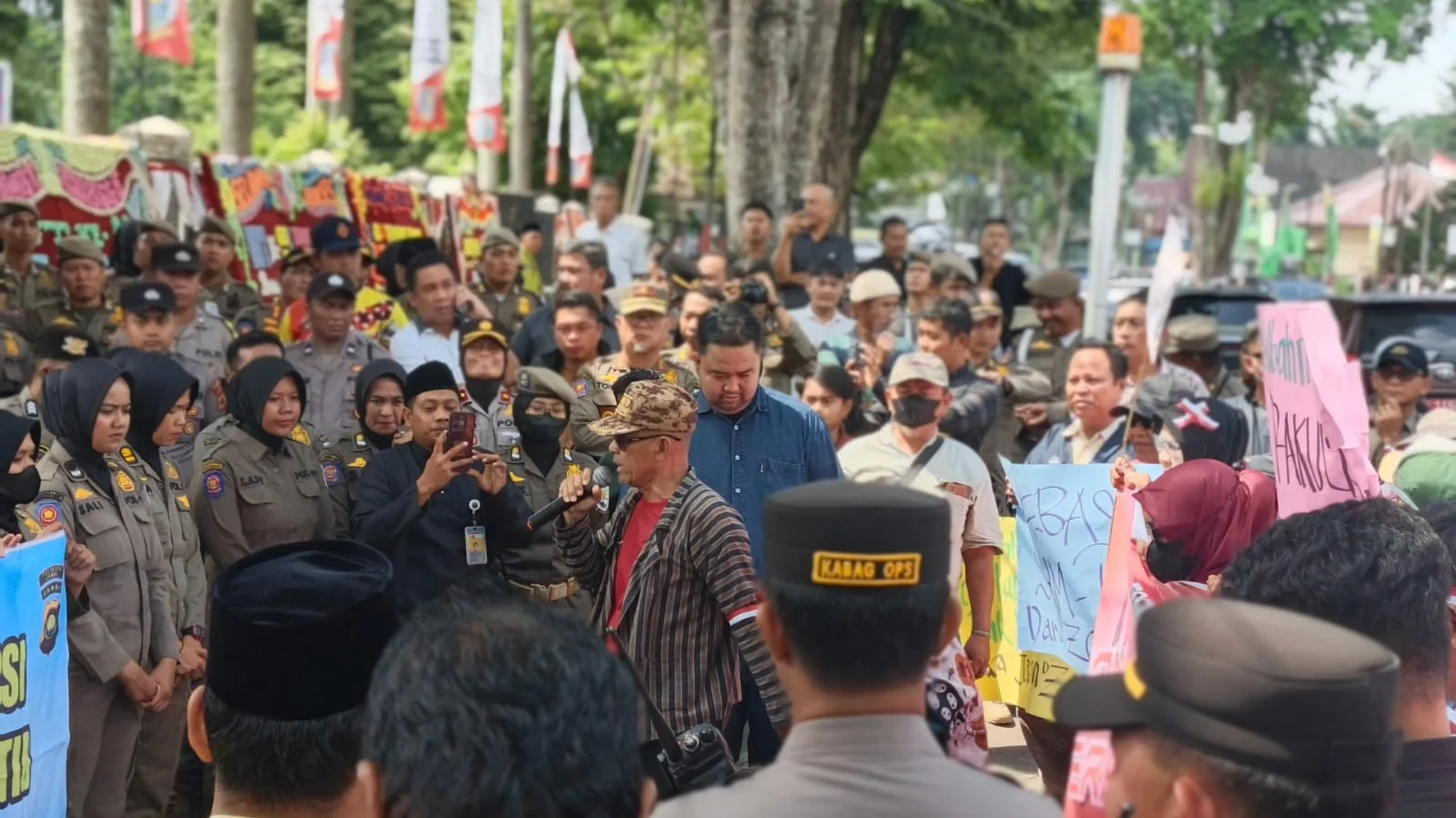 Aksi Zona Merah Warnai Paripurna HUT ke-80 Kota Jambi, Warga Tuntut Kepastian 5.506 Bidang Tanah Terblokir – Detiktoday.com