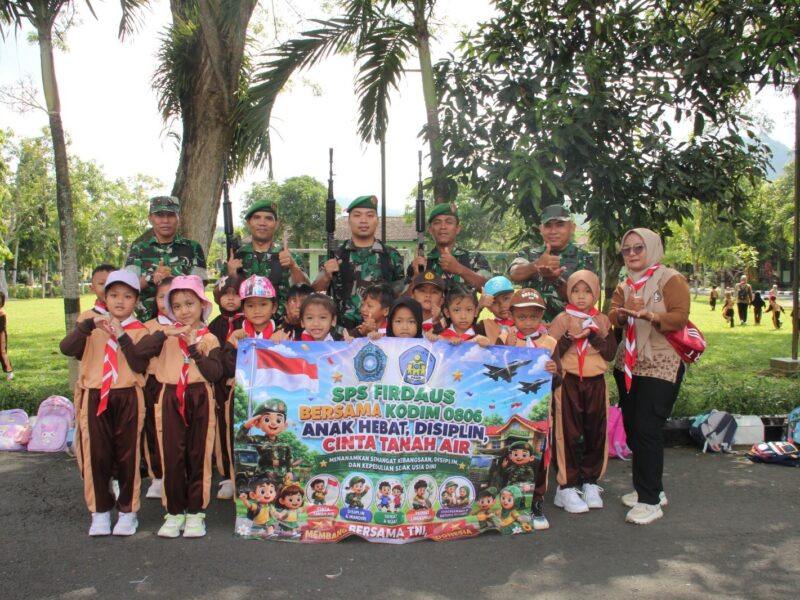 Kodim 0806/Trenggalek Tanamkan Wasbang dan Karakter Anak Lewat Outing Class Siswa SPS Firdaus