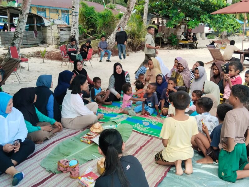 Ketua Persit KCK Daerah XVIII/Kasuari Berbaur dan Menikmati Keindahan Pantai Wambar – Detiktoday.com
