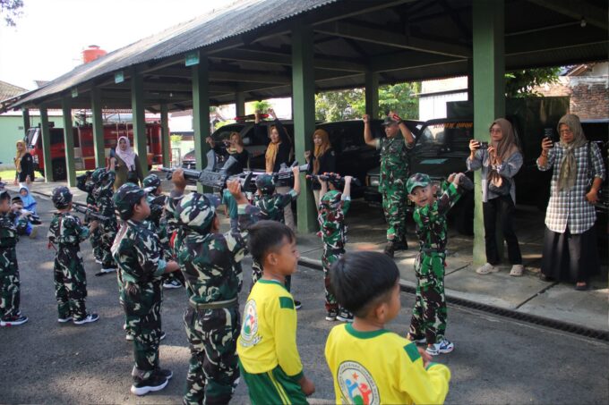 Serunya Outing Class di Kodim 0806/Trenggalek, Siswa TK Belajar Pancasila dan Kebangsaan