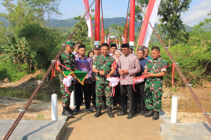 Dandim 0806/Trenggalek Resmikan Jembatan Garuda, Akses Warga Suruh Kini Lebih Mudah
