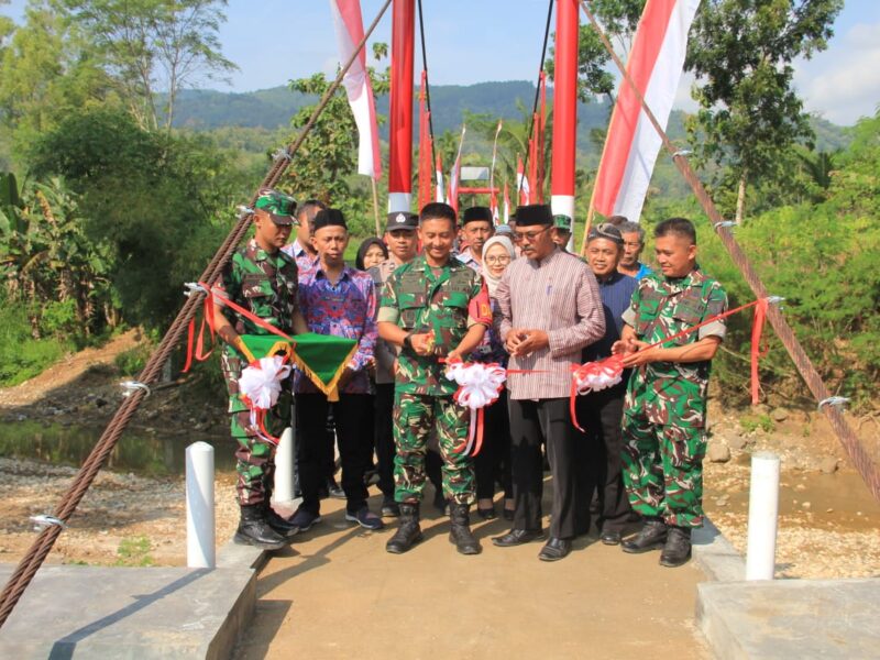 Dandim 0806/Trenggalek Resmikan Jembatan Garuda, Akses Warga Suruh Kini Lebih Mudah