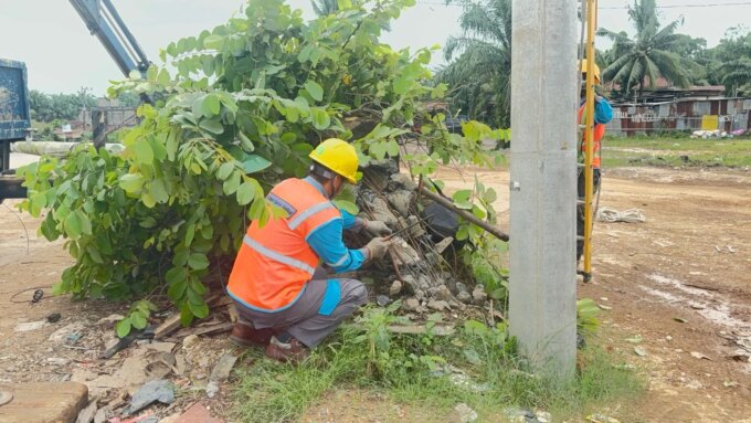 Respons Cepat PLN Amankan Tiang Listrik Retak Akibat Tabrakan, Keselamatan Warga Jadi Prioritas – Detiktoday.com