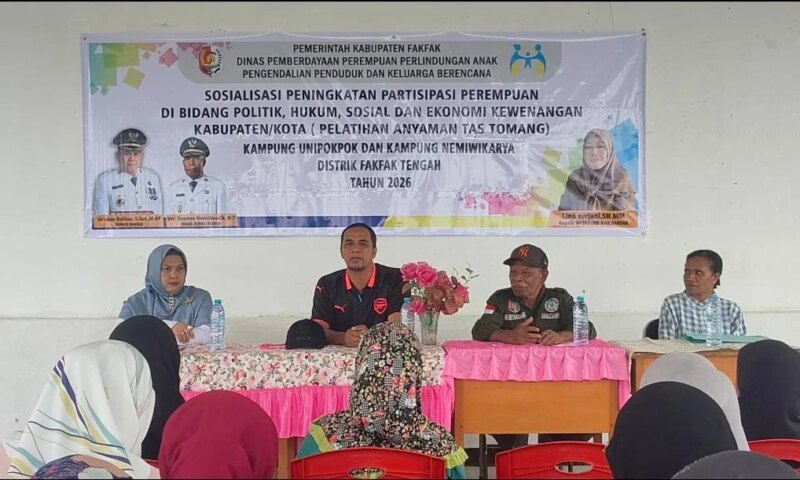 Buka Pelatihan Anyaman Tas Tomang, Kepala Distrik Fakfak Tengah Dorong Peningkatan Ekonomi Keluarga – Detiktoday.com