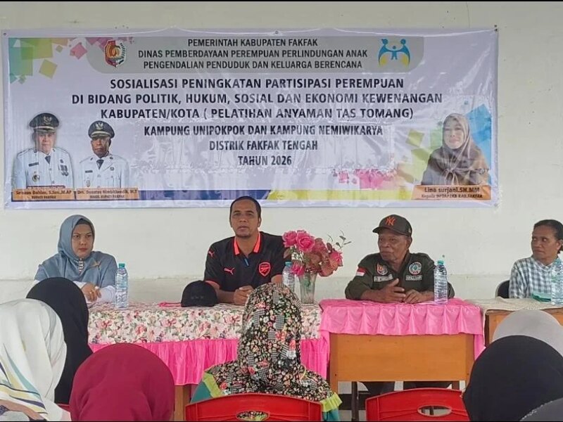 Buka Pelatihan Anyaman Tas Tomang, Kepala Distrik Fakfak Tengah Dorong Peningkatan Ekonomi Keluarga – Detiktoday.com